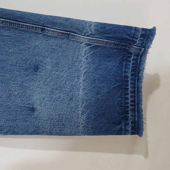 Gap Women's Vintage Straight Distressed Jeans with a raw hem, size 32R - Picture 2 of 4